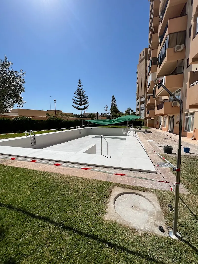 Rehabilitación de Piscina en Edificio Concordia II – Roquetas de Mar